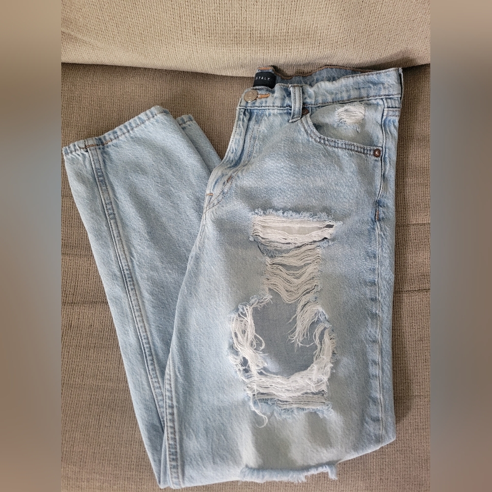 Aero Light Wash Distressed Mom Jeans Size 8